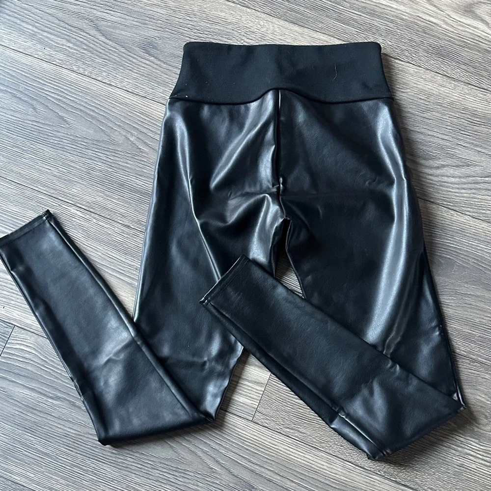 Sleek Black Women's Leggings